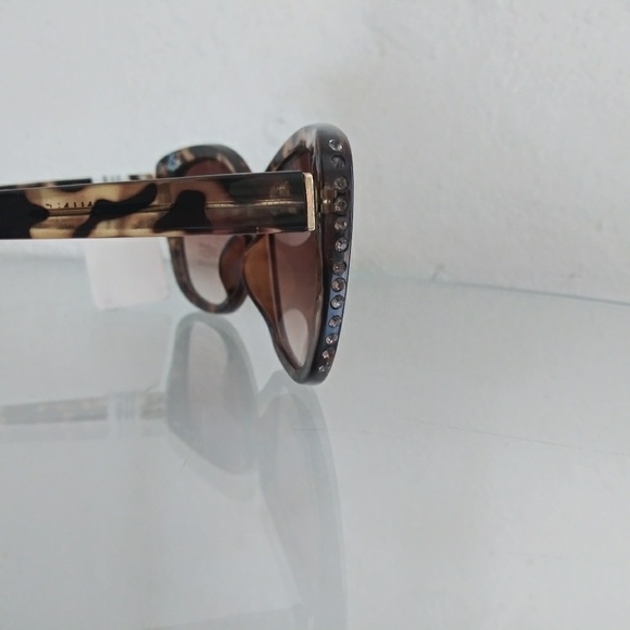 NWT NINE WEST CAT EYE SUNGLASSES WITH RHINESTONES - Picture 4 of 6